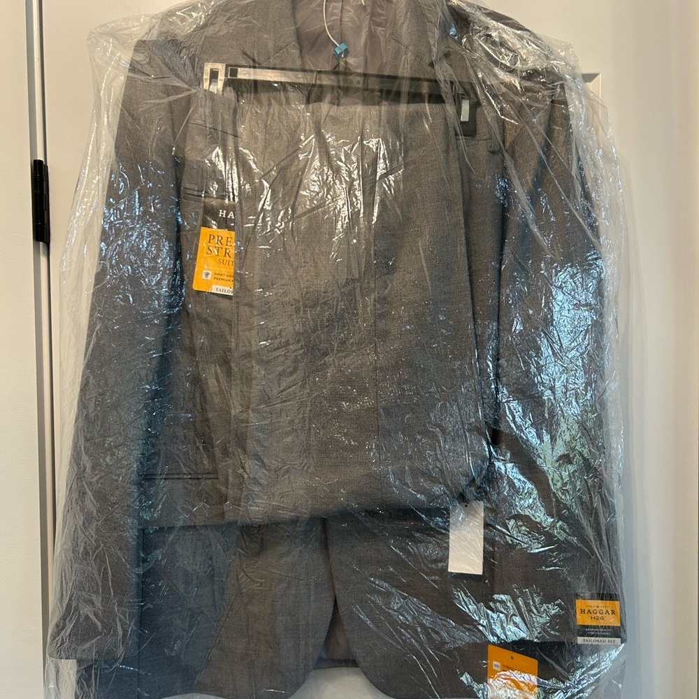 Haggar Men's Classic Gray Suit Set